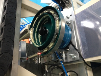 压力阀震动盘送料实例