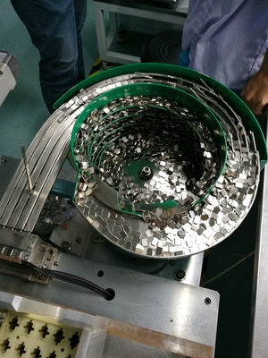 磁罩震动盘送料实例